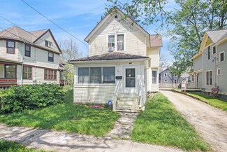 734 Village St, Kalamazoo, MI 49008