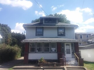 1408 Piper Ct NW, Canton, OH 44703