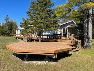 3199 S Lake Shore Dr, Pointe Aux Pins, MI 49775