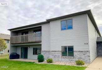 705 Bridgeport Dr Unit 1, Bismarck, ND 58504