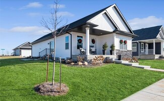 2799 Roycroft Dr, Marion, IA 52302