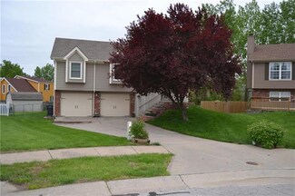 7303 Erika Ct, Pleasant Valley, MO 64068