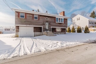 121 Kenyon Rd, Tiverton, RI 02878