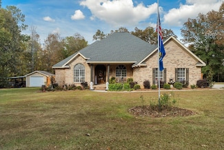 58 Pinedale Dr, Collins, MS 39428