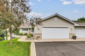 864 Woodland Ct, Saint Paul, MN 55115