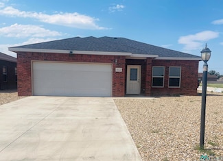 1822 Quail Wood Dr, Portales, NM 88130