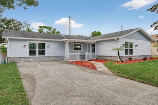 302 Leafwood Rd, Tarpon Springs, FL 34689