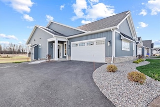 81 Cedarway Cir, Webster, NY 14580