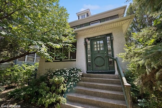 1833 W Farwell Ave, Chicago, IL 60626