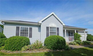 31 Berry Grove Ln, Brockport, NY 14420
