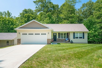577 Floral Valley Dr W, Howard, OH 43028