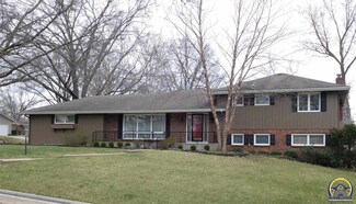 2105 SW Knollwood Dr, Topeka, KS 66611