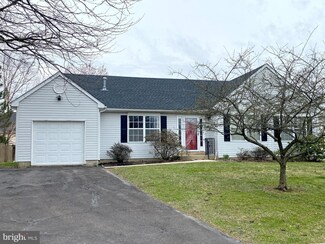 6007 Split Log Dr, Pipersville, PA 18947