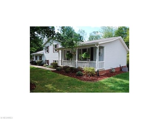 9944 Lawnridge St NE, Bolivar, OH 44612