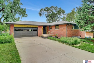 241 Wedgewood Dr, Lincoln, NE 68510