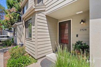 1924 S Teal Ln, Boise, ID 83706