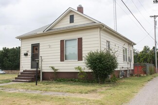 611 W 2nd St, Pratt, KS 67124