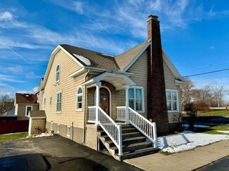 52 Truckey St, Saint Ignace, MI 49781