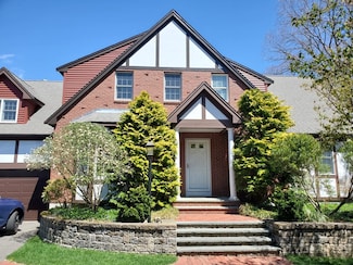 39 Oak St Unit C, Wellesley, MA 02482