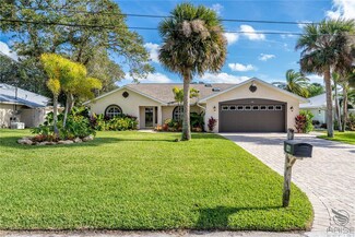831 Evergreen St, New Smyrna Beach, FL 32169