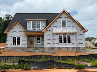 1347 Maple Chase Ln, Winston-Salem, NC 27106