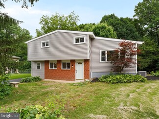917 Flora Ln, Upper Chichester, PA 19061