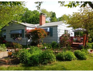 65 Valley View Cir, Amherst, MA 01002