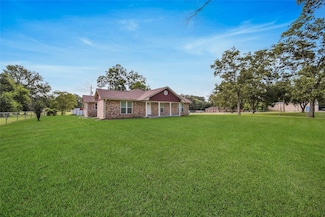 2201 Badger Ln, Huntsville, TX 77320