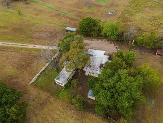 1010 Oak Valley Ln, Corsicana, TX 75110