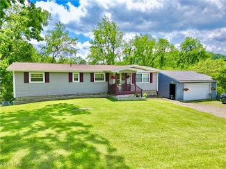 4470 Foxfire Dr, Zanesville, OH 43701