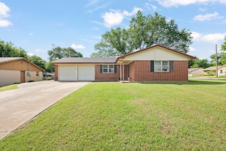 118 NE Michael Dr, Burleson, TX 76028