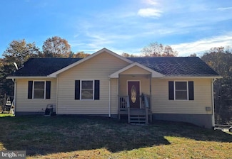 208 Otter Ln, Berkeley Springs, WV 25411