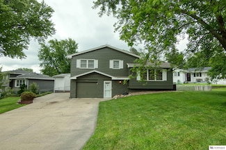 6205 N 77th St, Omaha, NE 68134