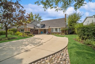 940 Sutton Dr, Northbrook, IL 60062