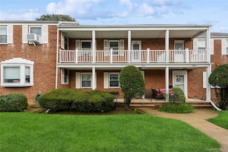 260-40 74th Ave Unit 2nd Fl, Glen Oaks, NY 11004