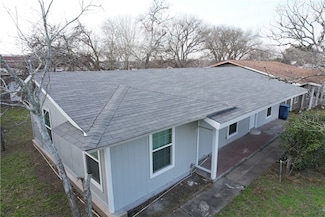 103 N Lightburne St, Beeville, TX 78102