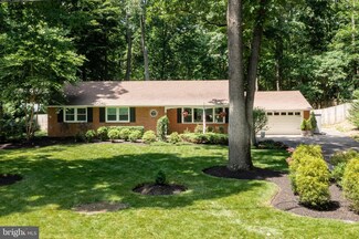 8 Indian King Dr, Cherry Hill, NJ 08003