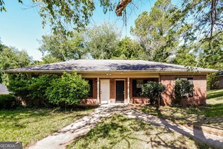 320 Freeport Dr, Lawrenceville, GA 30046