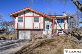 14518 Willow Creek Dr, Omaha, NE 68138