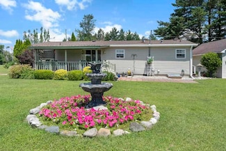 11350 Sequanota Heights Dr, Charlevoix, MI 49720