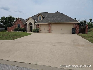 3332 NE Brentwood Dr, Lawton, OK 73507