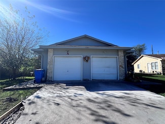 2709 Sunny Ln, Taylor, TX 76574