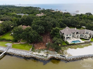 720 Peakes Point Dr, Gulf Breeze, FL 32561