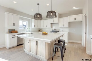 5724 N 209th St, Elkhorn, NE 68022