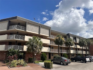 3051 NW 46th Ave Unit 306, Lauderdale Lakes, FL 33313