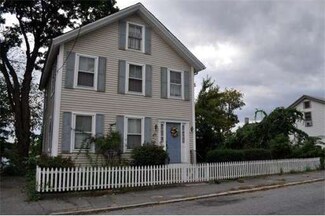 82 Varney St, Lowell, MA 01854