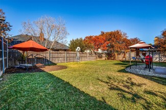 318 Hopewell St, Grand Prairie, TX 75052