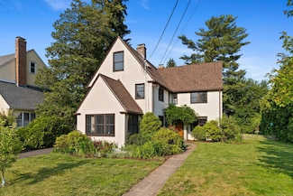 46 Auburn Rd, West Hartford, CT 06119