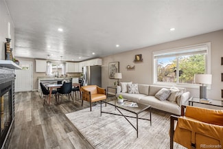 1689 Bahama St, Aurora, CO 80011
