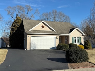 61 Park Ave, Webster, MA 01570